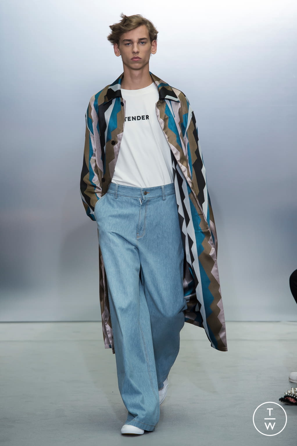 Fashion Week Paris Spring/Summer 2018 look 12 from the Sean Suen collection menswear