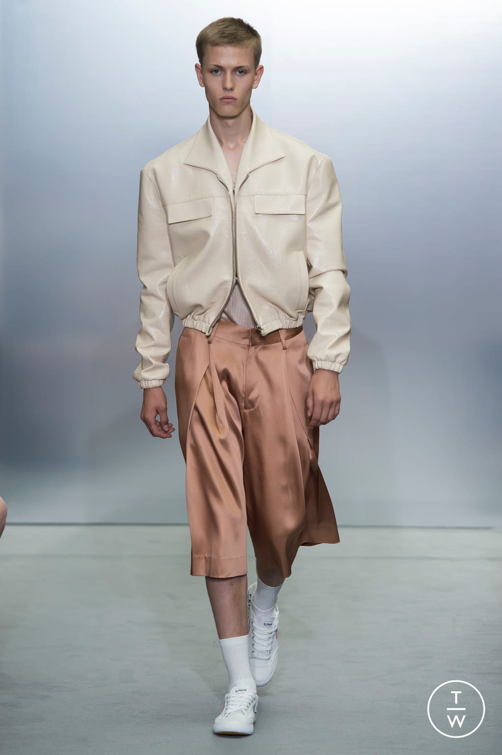 Fashion Week Paris Spring/Summer 2018 look 16 de la collection Sean Suen menswear