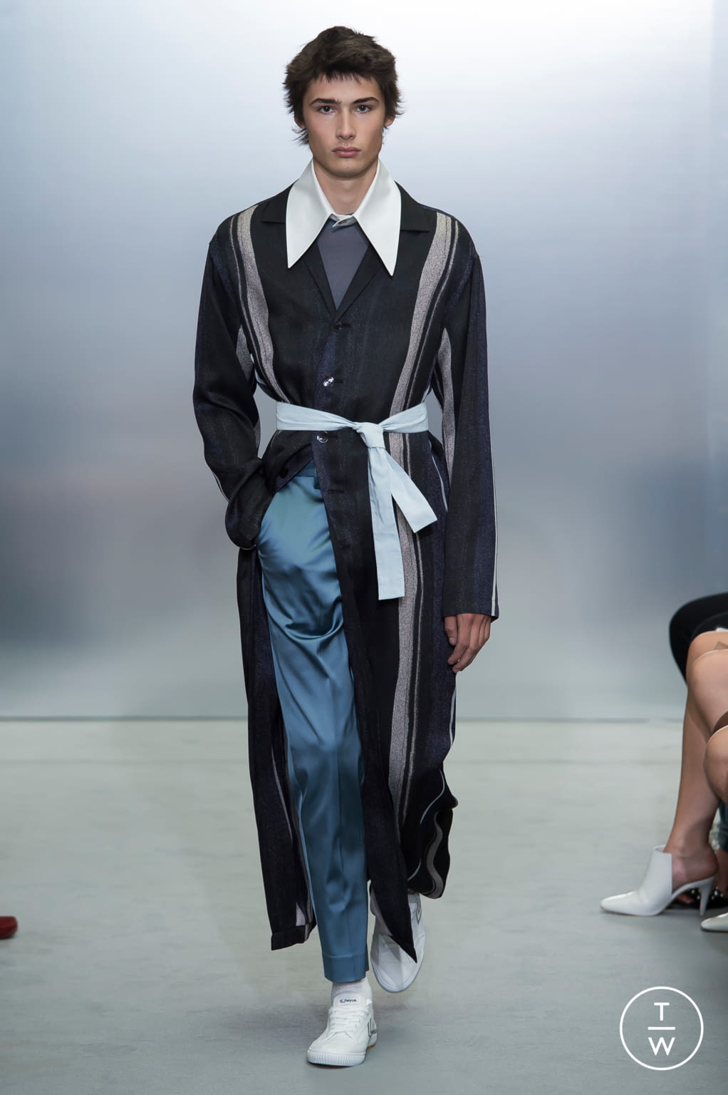 Fashion Week Paris Spring/Summer 2018 look 25 de la collection Sean Suen menswear