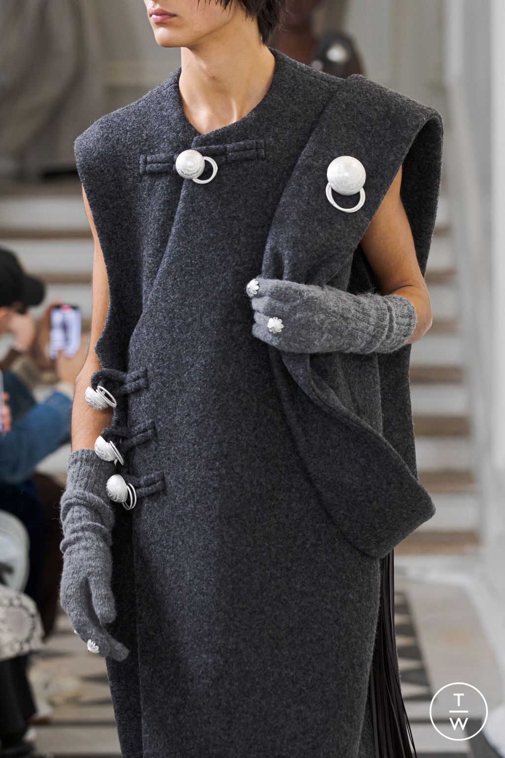 Fashion Week Paris Fall/Winter 2023 look 5 from the Sean Suen collection menswear accessories