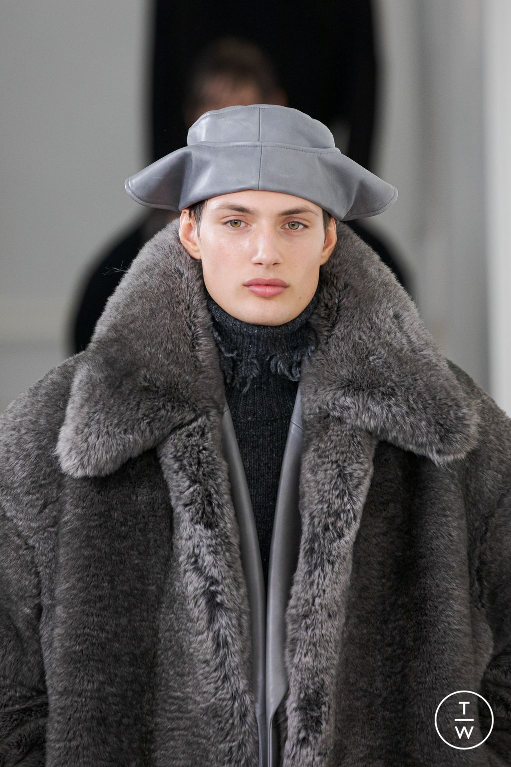 Fashion Week Paris Fall/Winter 2023 look 4 from the Sean Suen collection menswear accessories