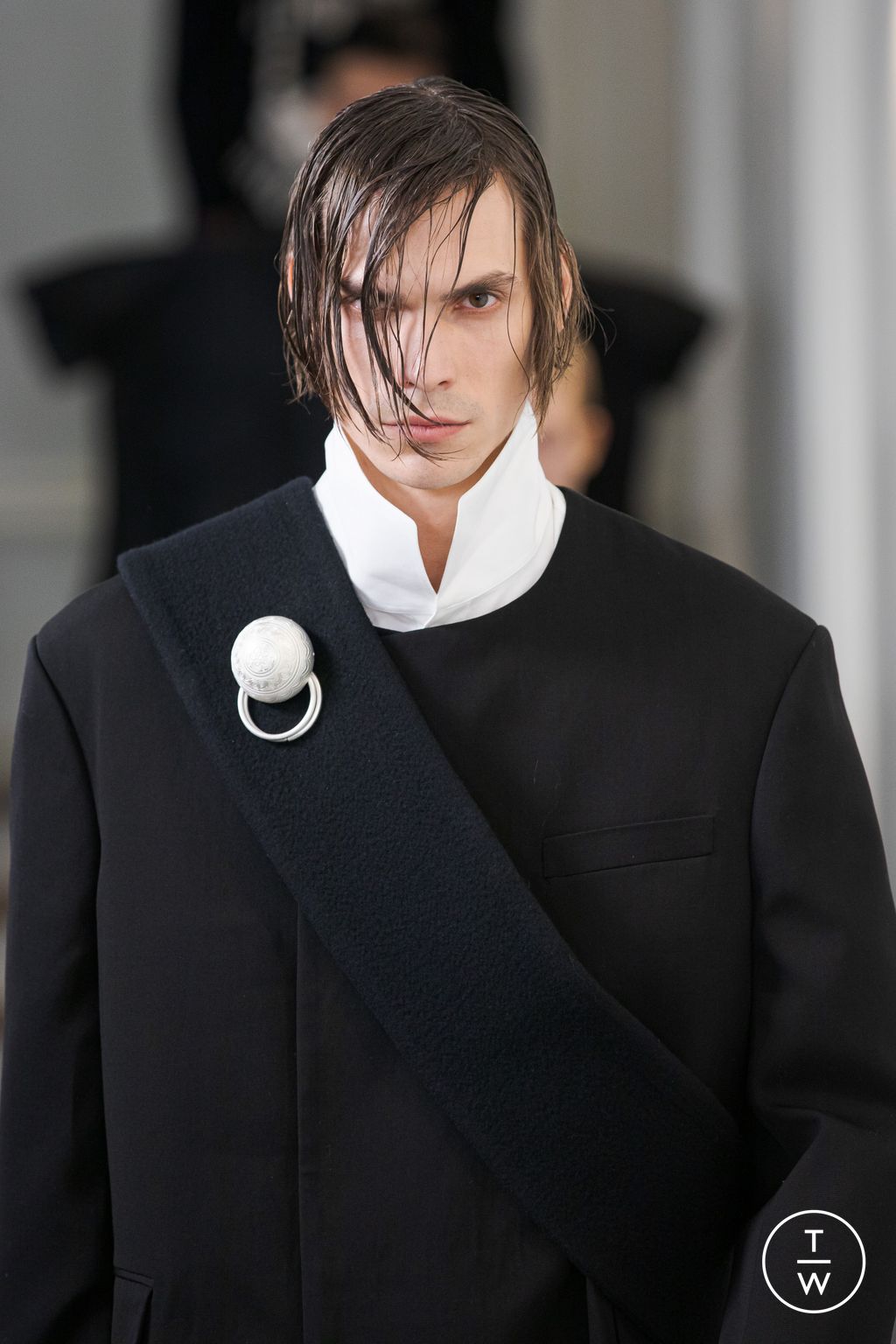 Fashion Week Paris Fall/Winter 2023 look 9 from the Sean Suen collection menswear accessories