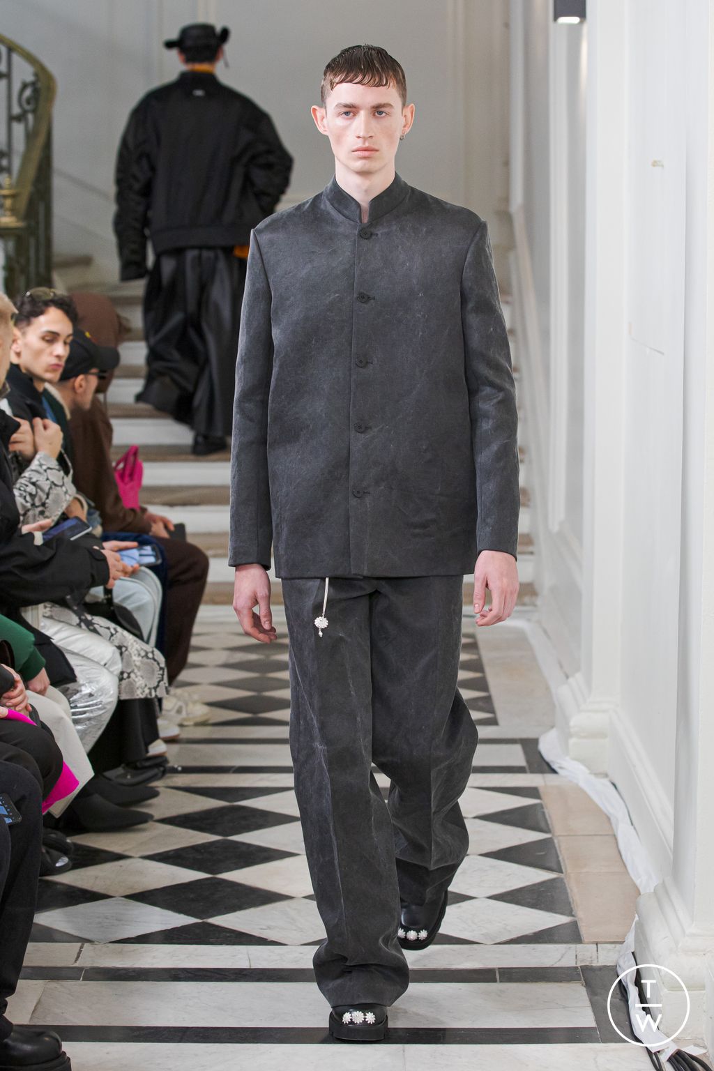 Fashion Week Paris Fall/Winter 2023 look 20 from the Sean Suen collection 男装