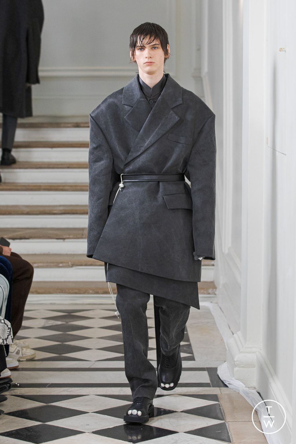 Fashion Week Paris Fall/Winter 2023 look 22 from the Sean Suen collection 男装