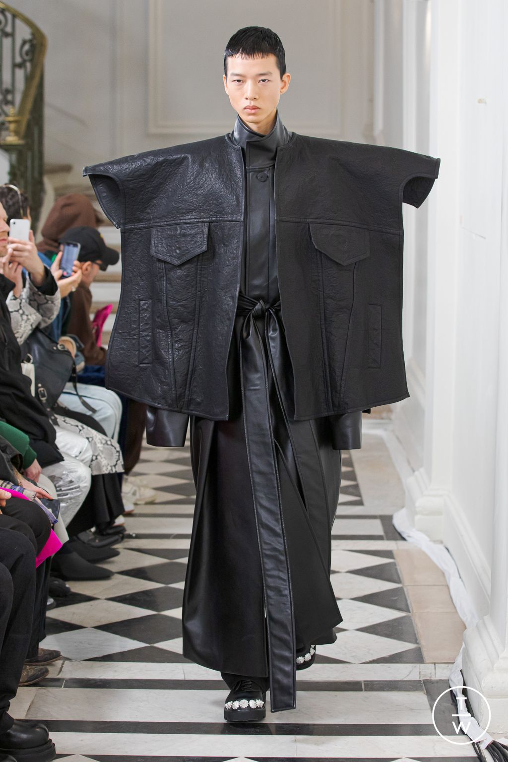 Fashion Week Paris Fall/Winter 2023 look 26 de la collection Sean Suen menswear