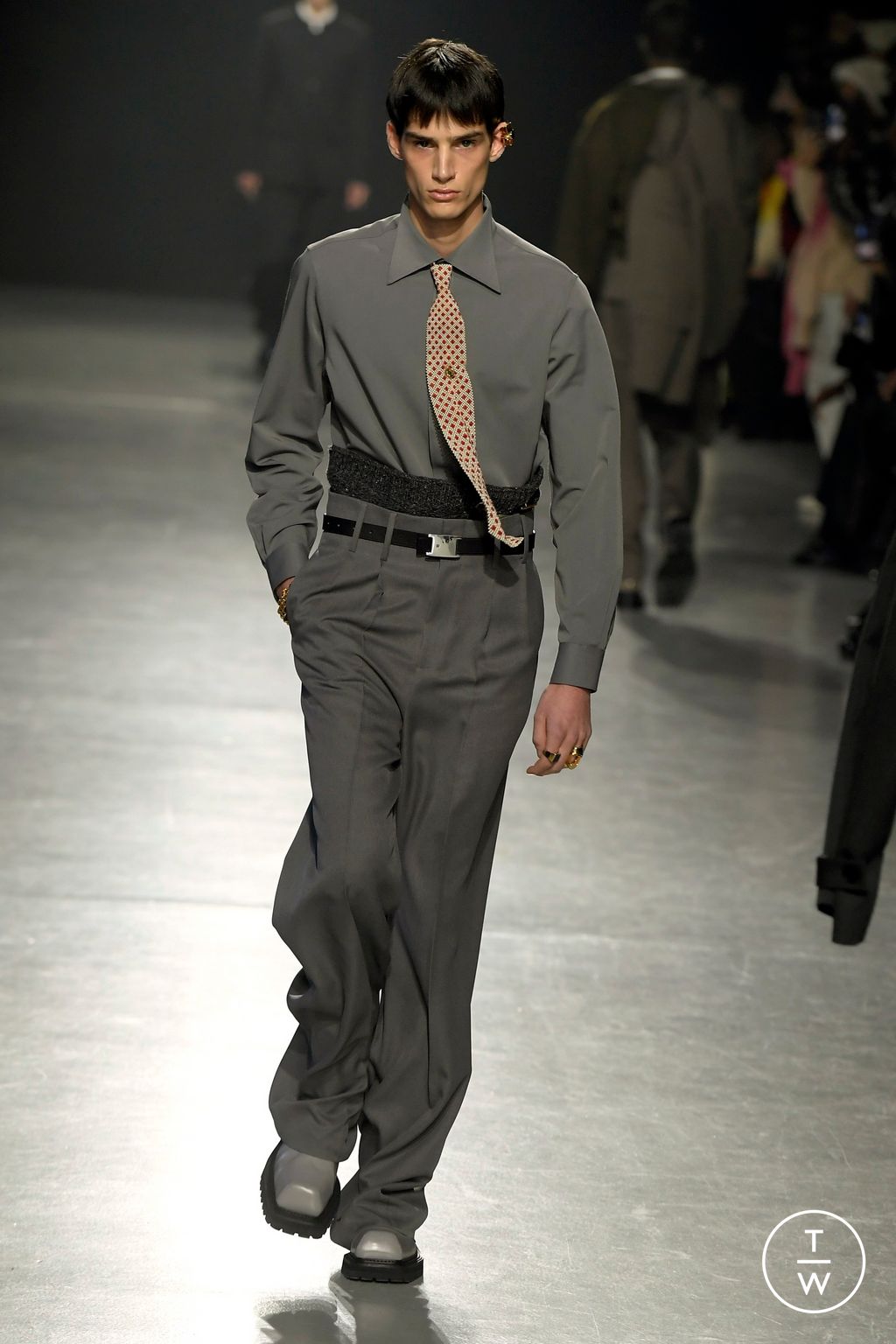 Fashion Week Paris Fall/Winter 2024 look 8 from the Sean Suen collection 男装