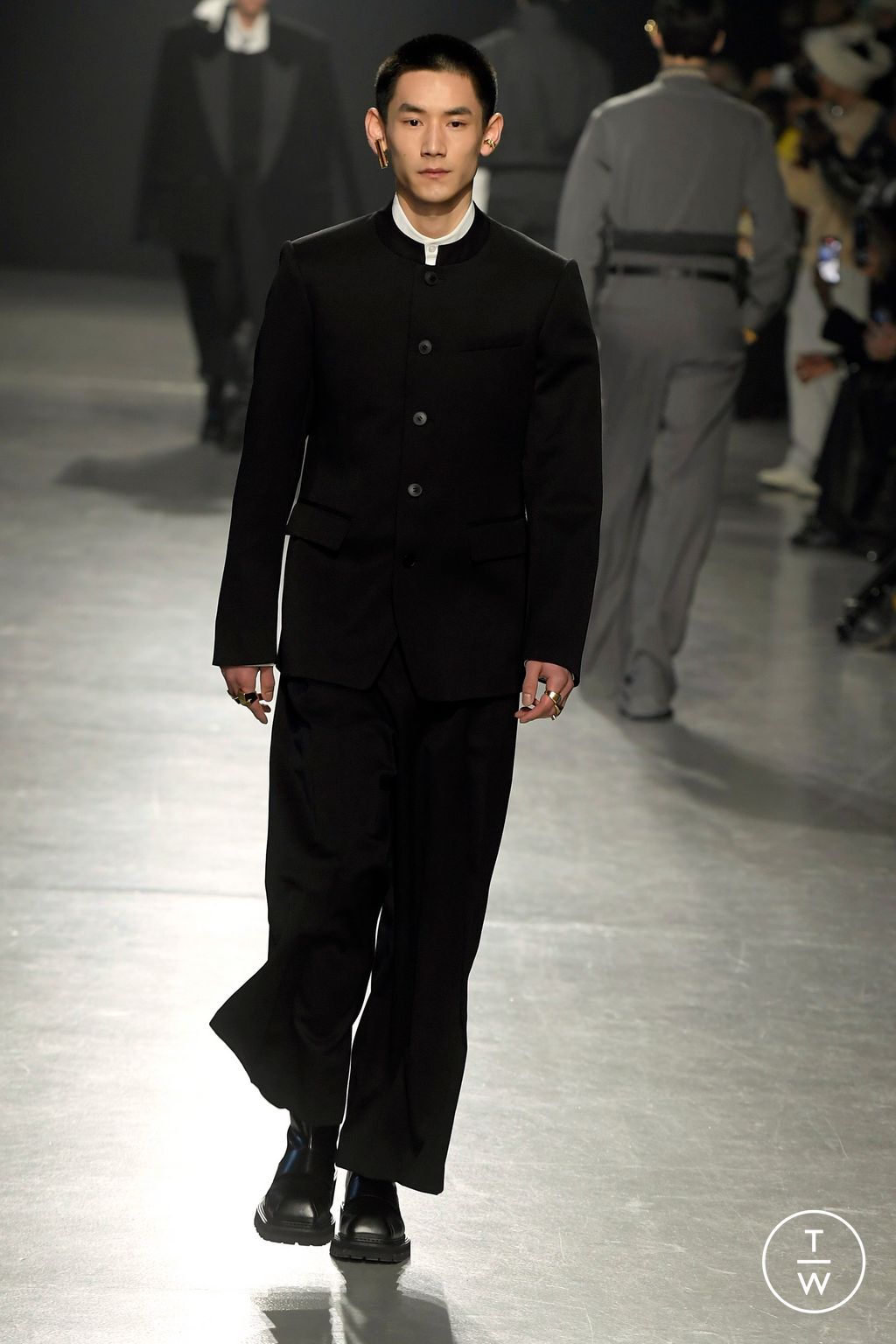 Fashion Week Paris Fall/Winter 2024 look 9 from the Sean Suen collection 男装