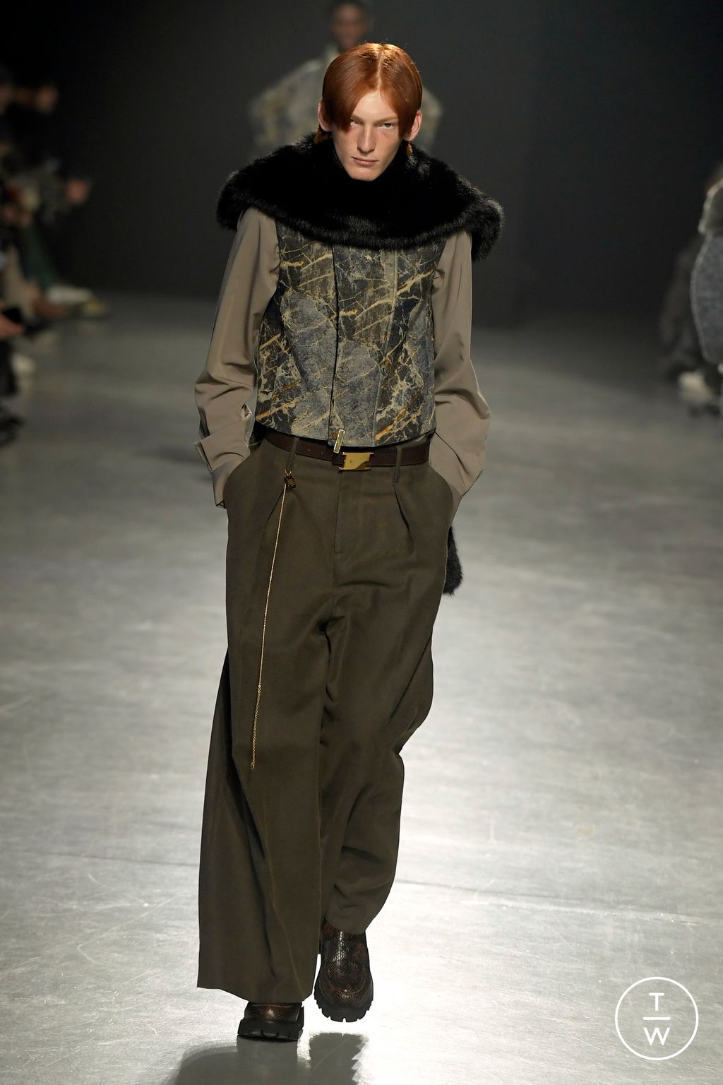 Fashion Week Paris Fall/Winter 2024 look 15 de la collection Sean Suen menswear