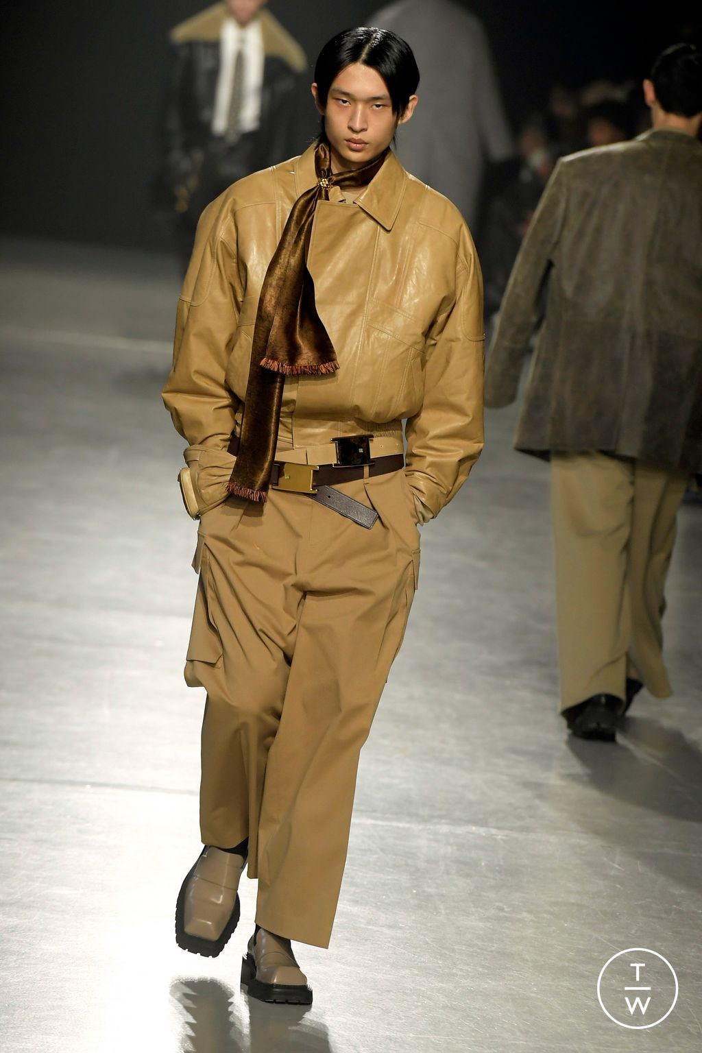 Fashion Week Paris Fall/Winter 2024 look 19 de la collection Sean Suen menswear