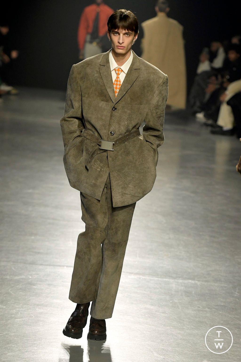 Fashion Week Paris Fall/Winter 2024 look 23 from the Sean Suen collection 男装
