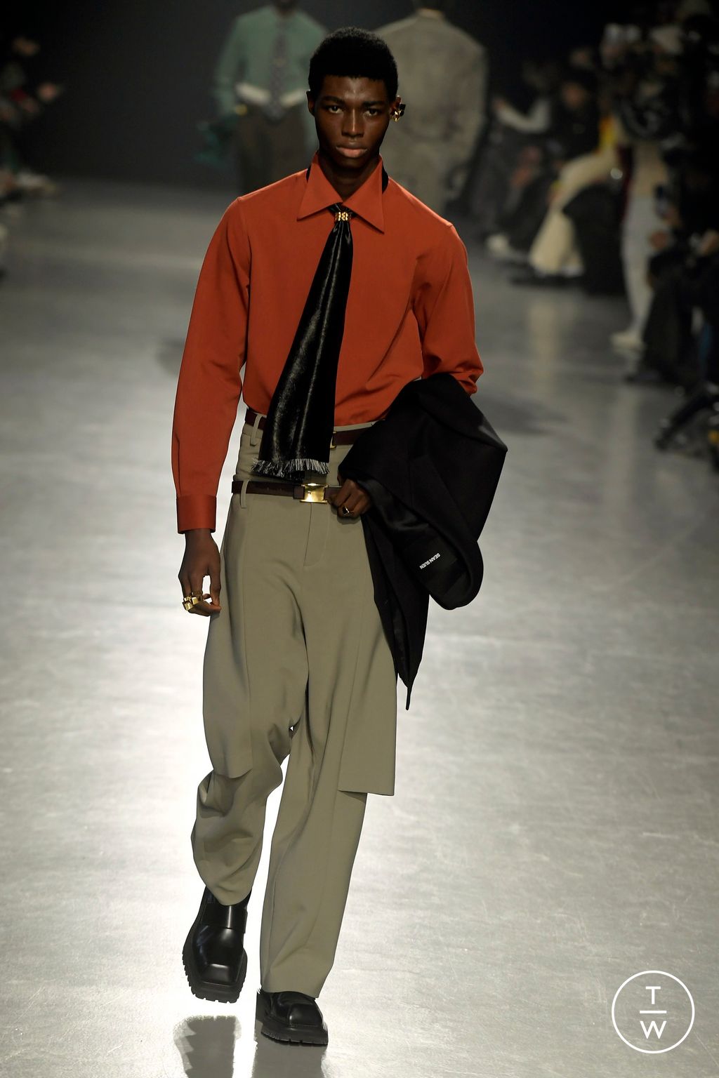 Fashion Week Paris Fall/Winter 2024 look 24 from the Sean Suen collection 男装