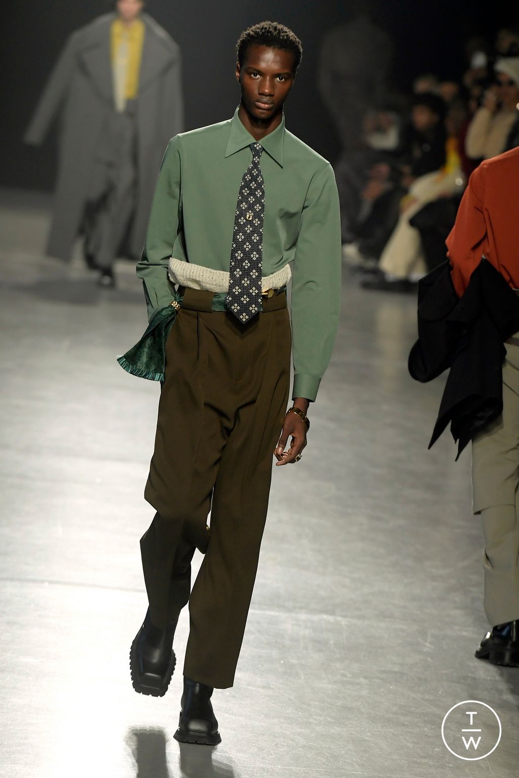 Fashion Week Paris Fall/Winter 2024 look 25 from the Sean Suen collection 男装