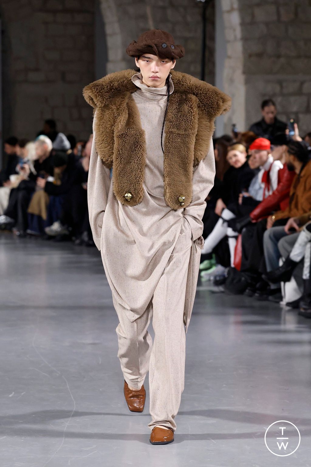 Fashion Week Paris Fall/Winter 2025 look 5 from the Sean Suen collection menswear