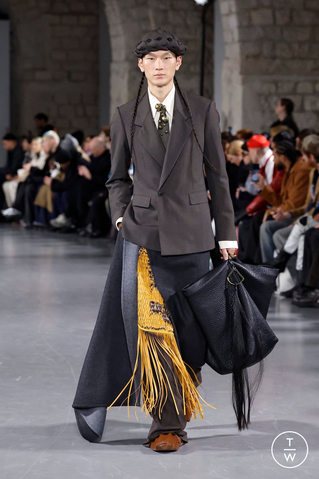 Fashion Week Paris Fall/Winter 2025 look 7 from the Sean Suen collection menswear