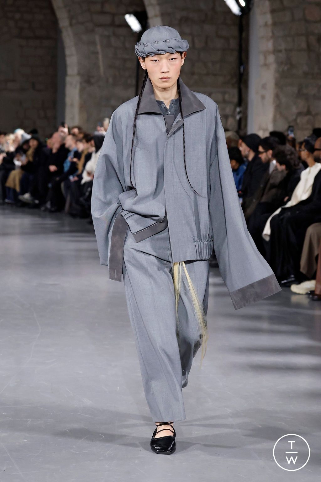 Fashion Week Paris Fall/Winter 2025 look 9 from the Sean Suen collection menswear