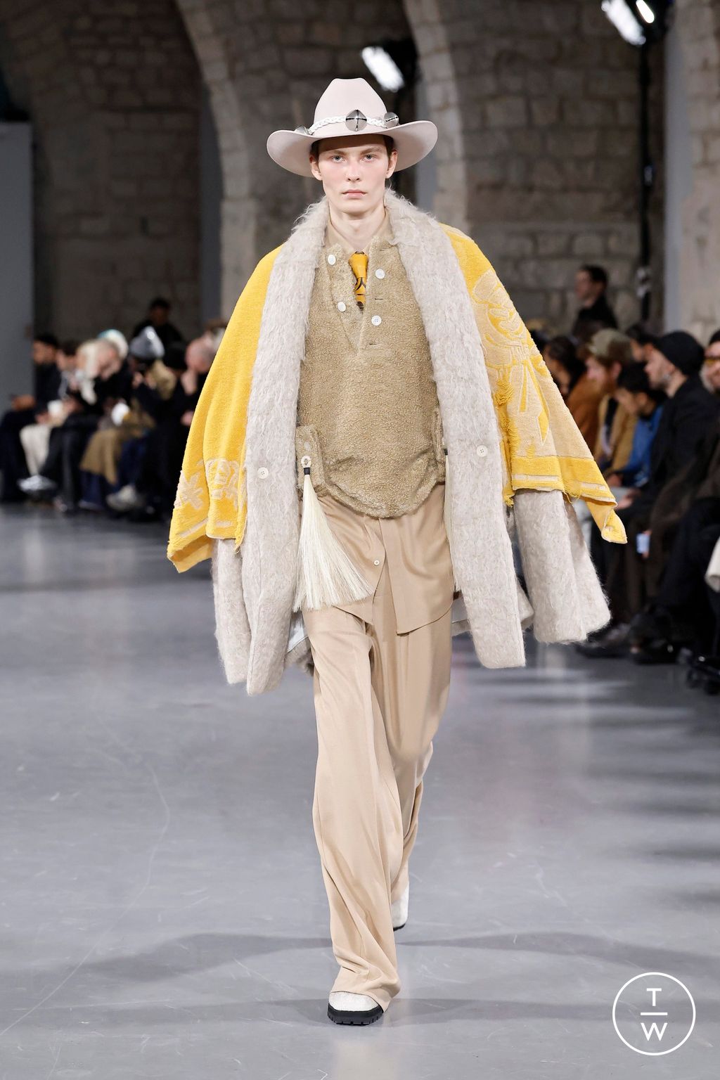 Fashion Week Paris Fall/Winter 2025 look 19 from the Sean Suen collection menswear