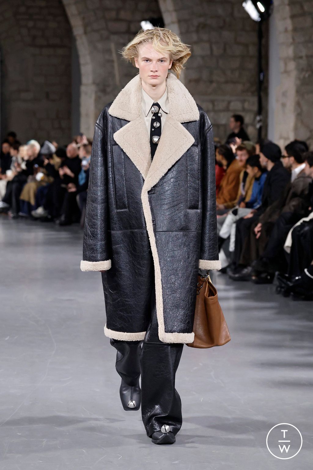 Fashion Week Paris Fall/Winter 2025 look 21 from the Sean Suen collection menswear