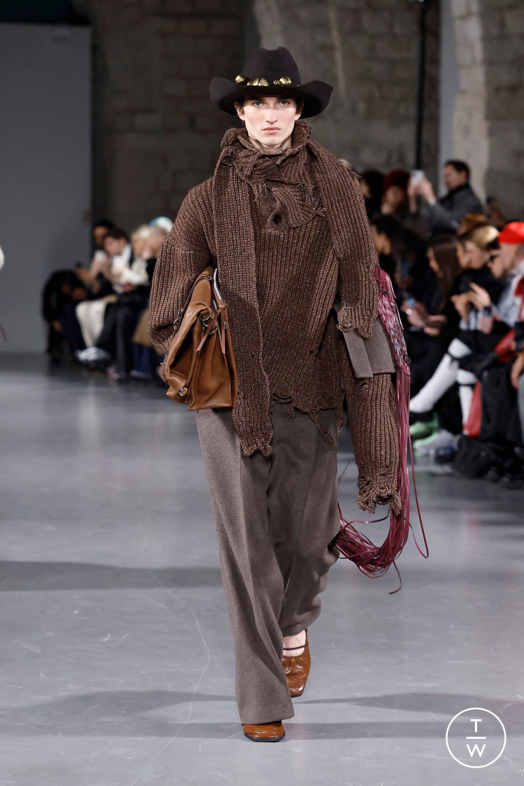 Fashion Week Paris Fall/Winter 2025 look 27 from the Sean Suen collection menswear