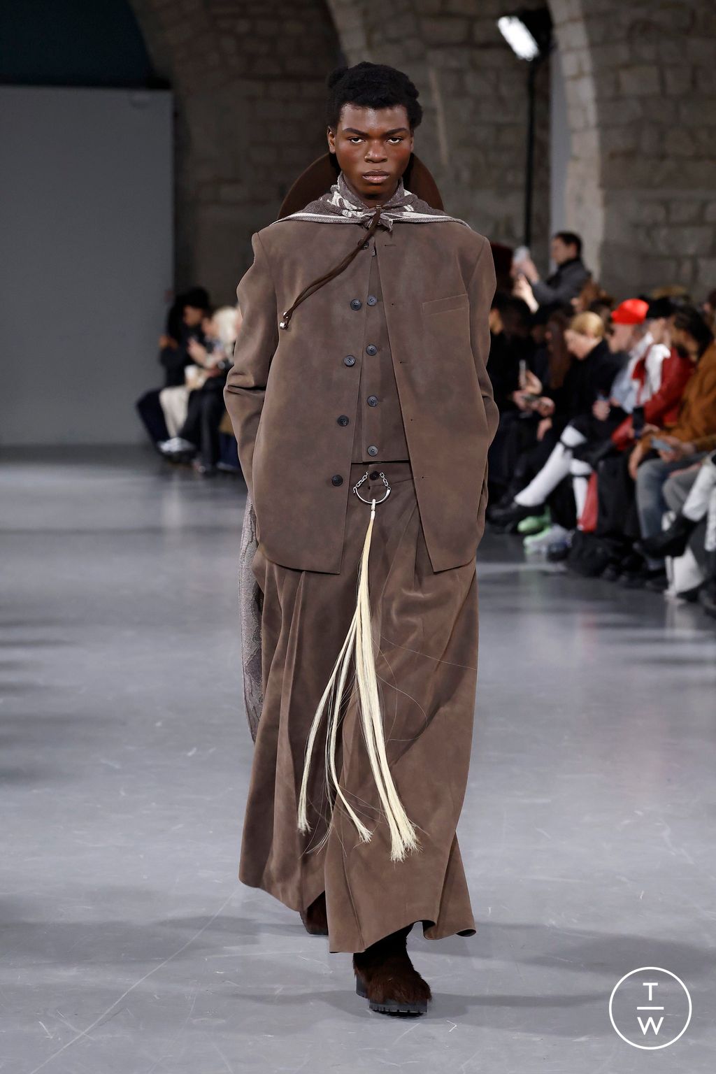 Fashion Week Paris Fall/Winter 2025 look 29 from the Sean Suen collection menswear