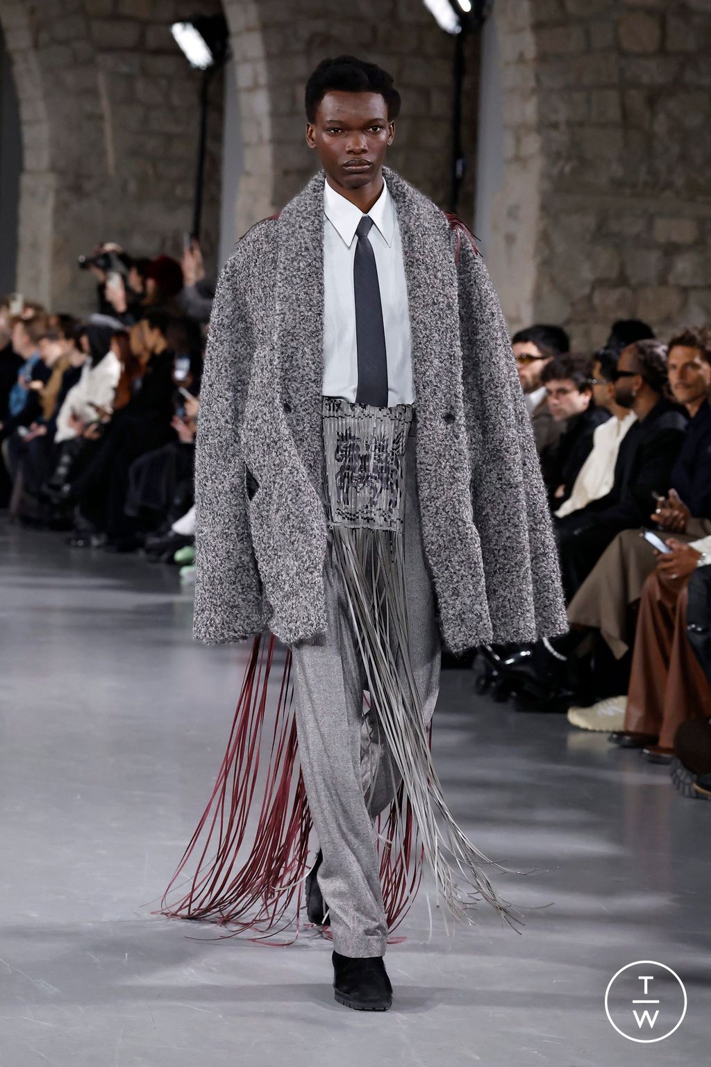 Fashion Week Paris Fall/Winter 2025 look 31 from the Sean Suen collection 男装