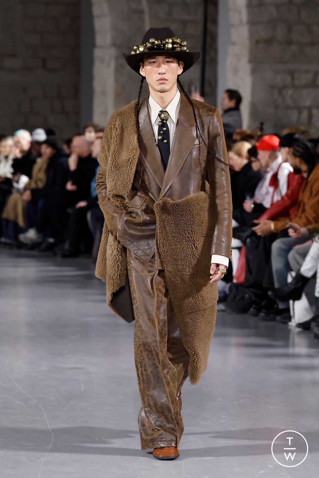Fashion Week Paris Fall/Winter 2025 look 33 from the Sean Suen collection menswear