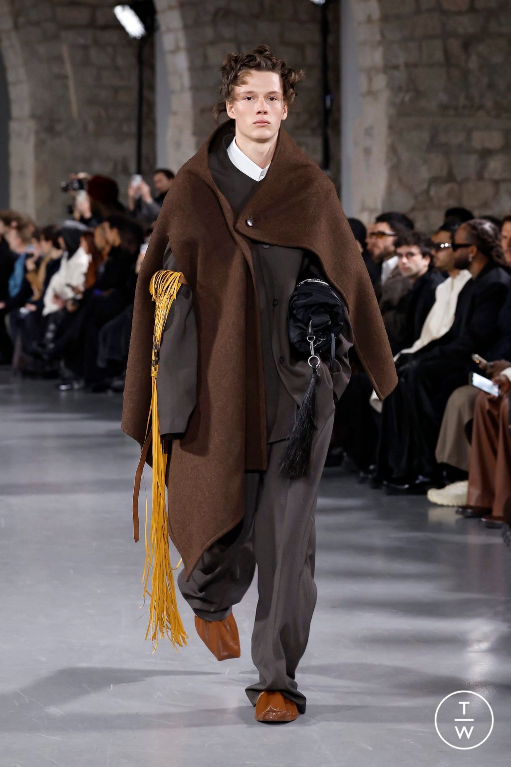 Fashion Week Paris Fall/Winter 2025 look 35 from the Sean Suen collection 男装