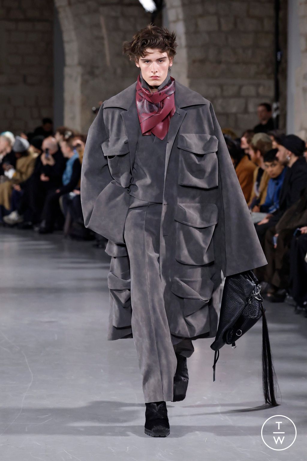 Fashion Week Paris Fall/Winter 2025 look 39 from the Sean Suen collection menswear