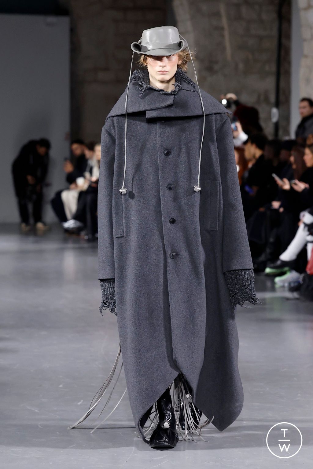 Fashion Week Paris Fall/Winter 2025 look 41 from the Sean Suen collection menswear