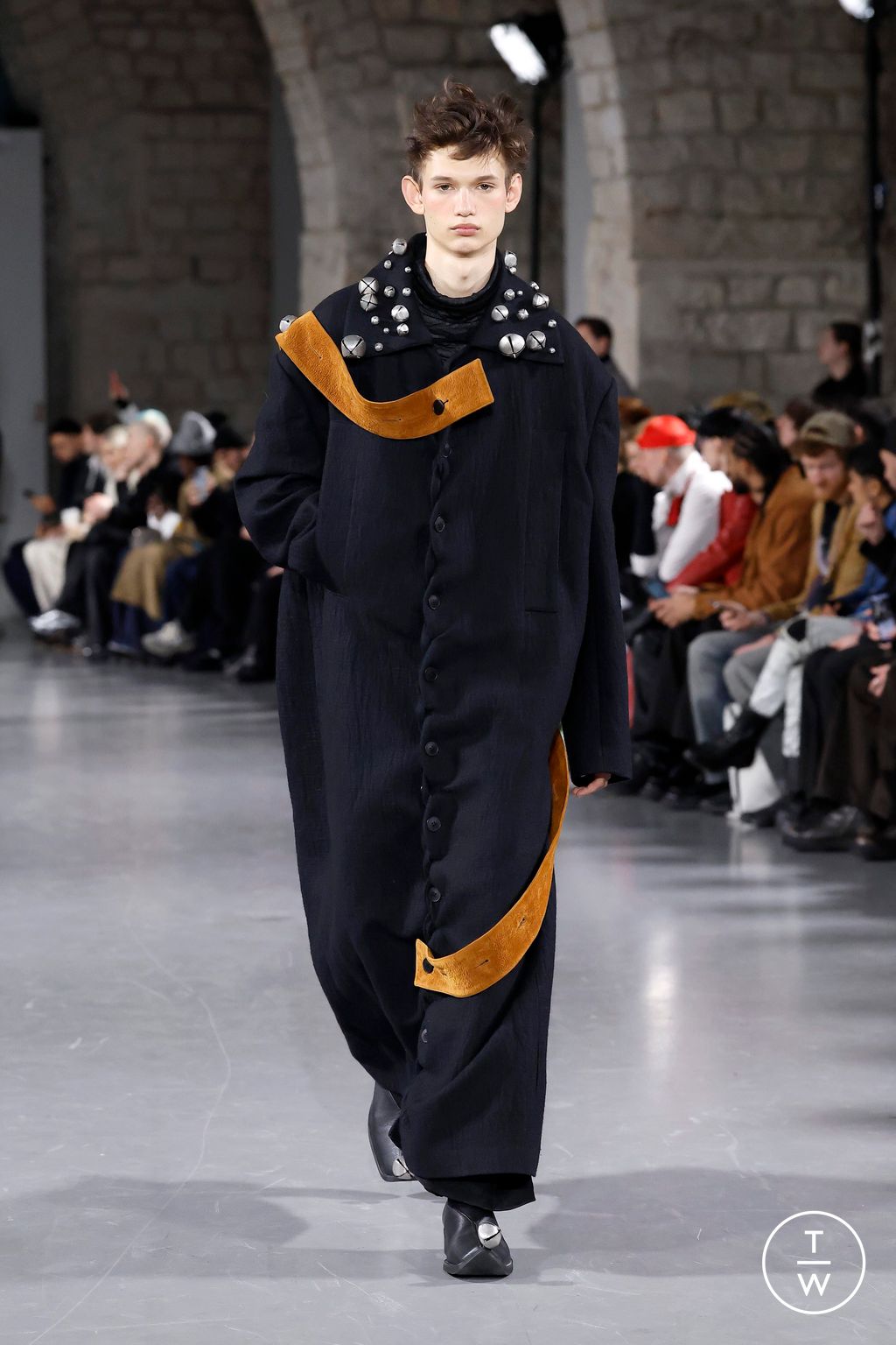Fashion Week Paris Fall/Winter 2025 look 43 from the Sean Suen collection menswear