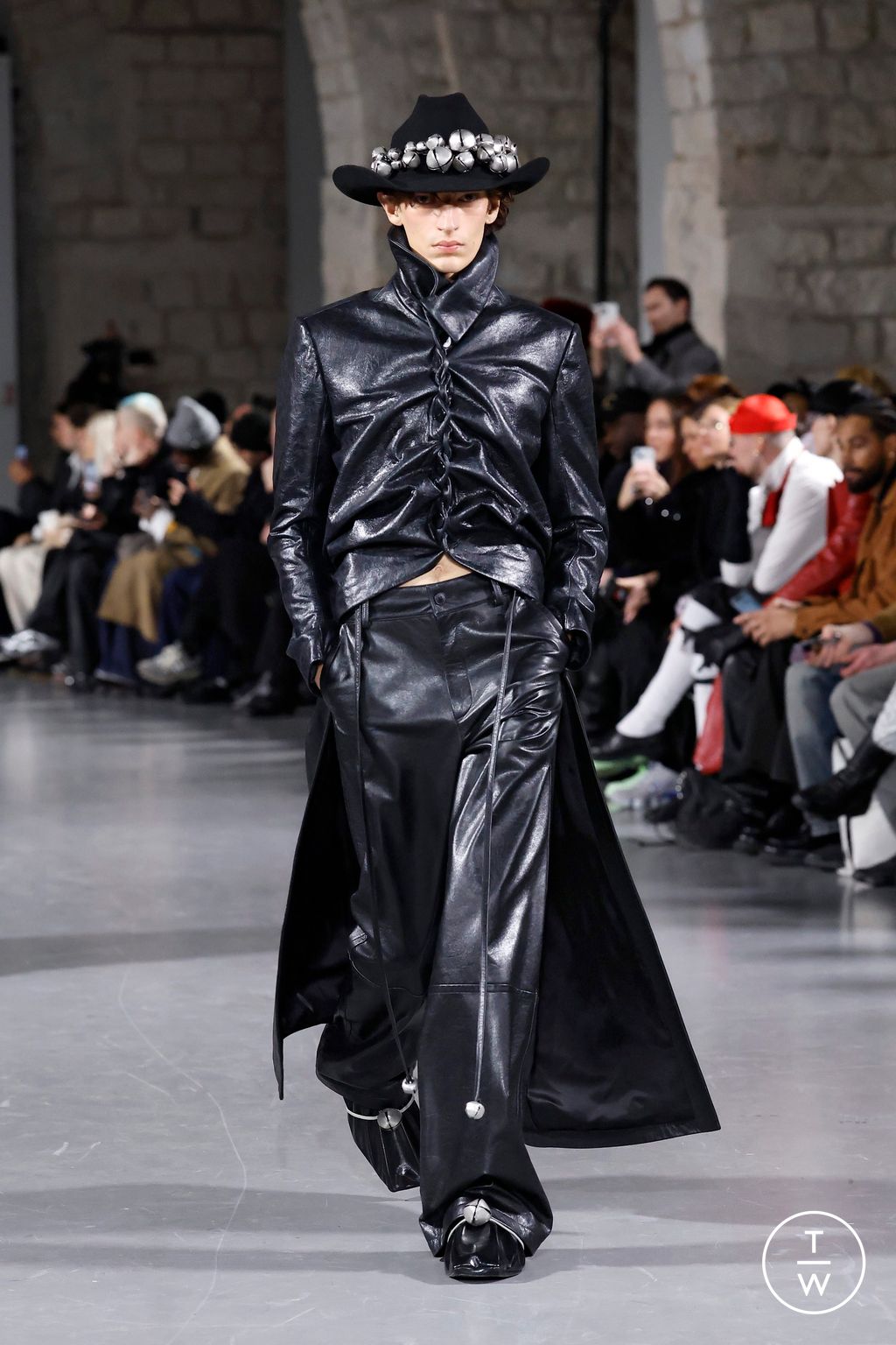 Fashion Week Paris Fall/Winter 2025 look 47 from the Sean Suen collection menswear