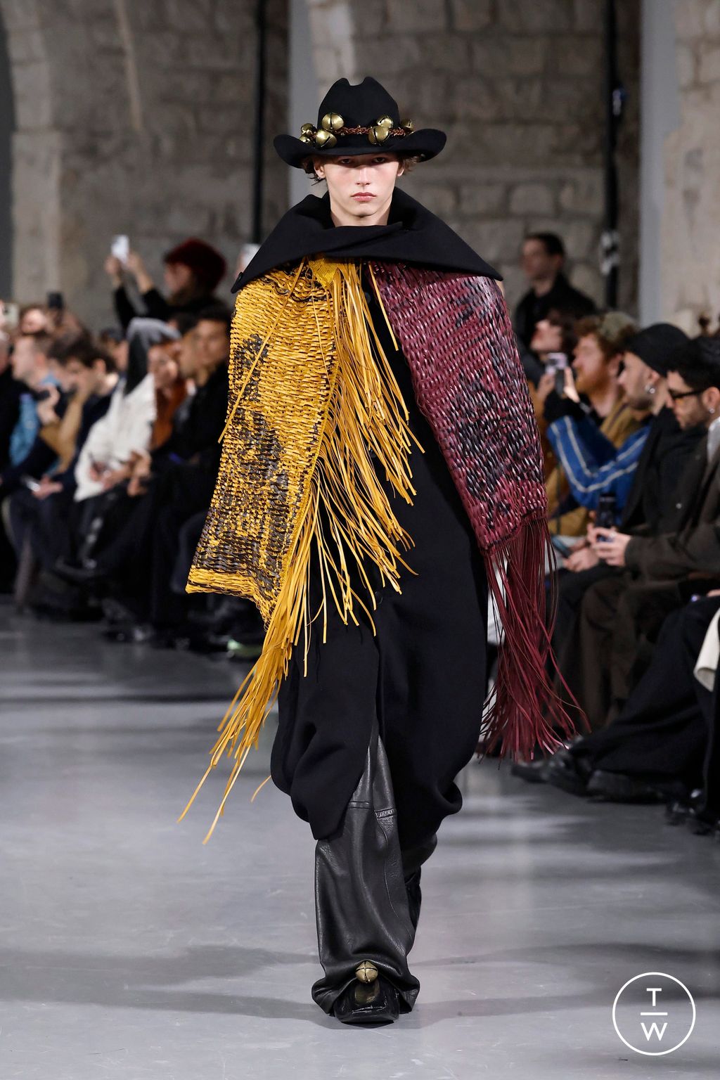 Fashion Week Paris Fall/Winter 2025 look 49 from the Sean Suen collection menswear