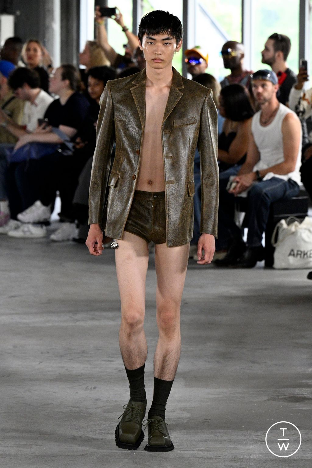 Fashion Week Paris Spring/Summer 2024 look 3 from the Sean Suen collection menswear