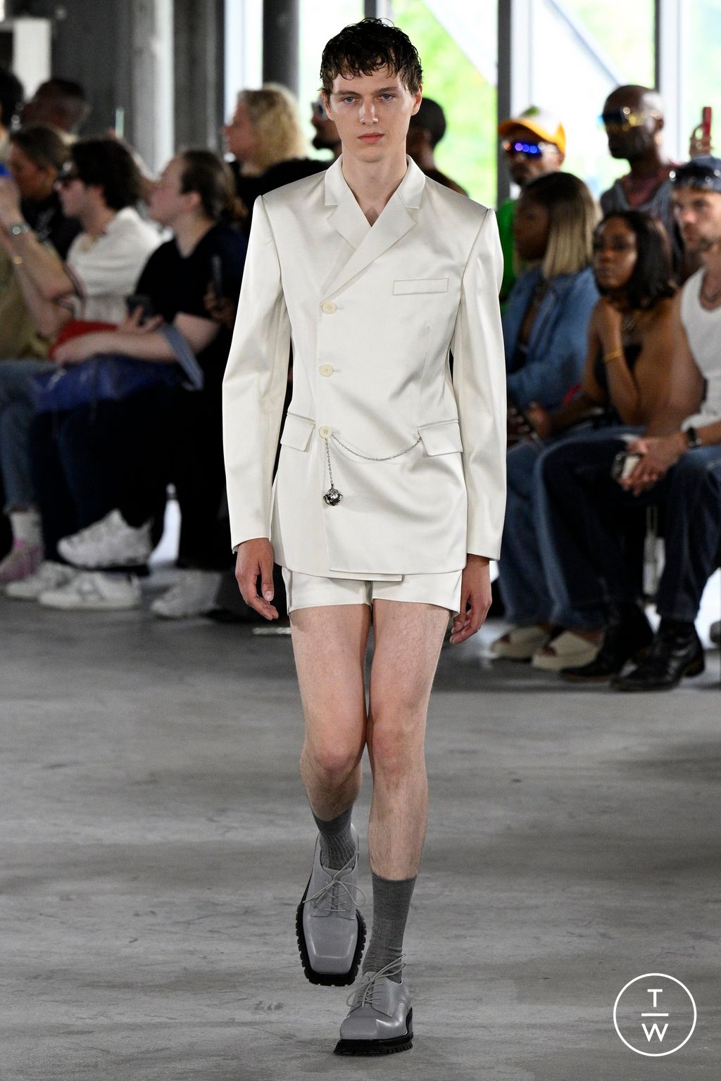 Fashion Week Paris Spring/Summer 2024 look 13 de la collection Sean Suen menswear