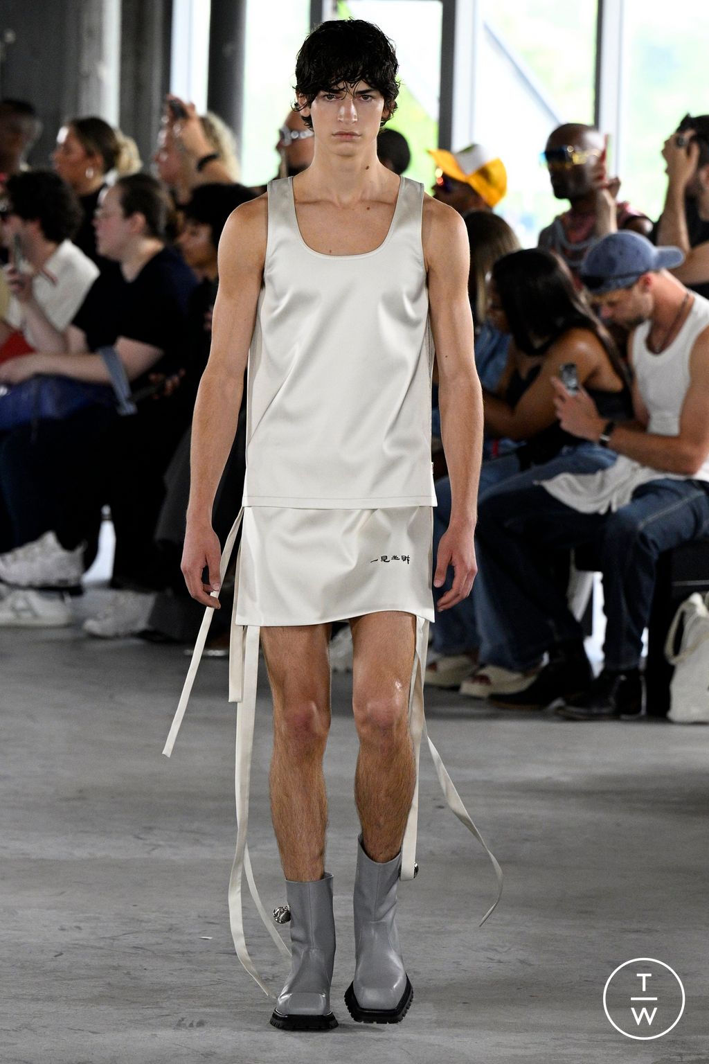 Fashion Week Paris Spring/Summer 2024 look 20 from the Sean Suen collection menswear
