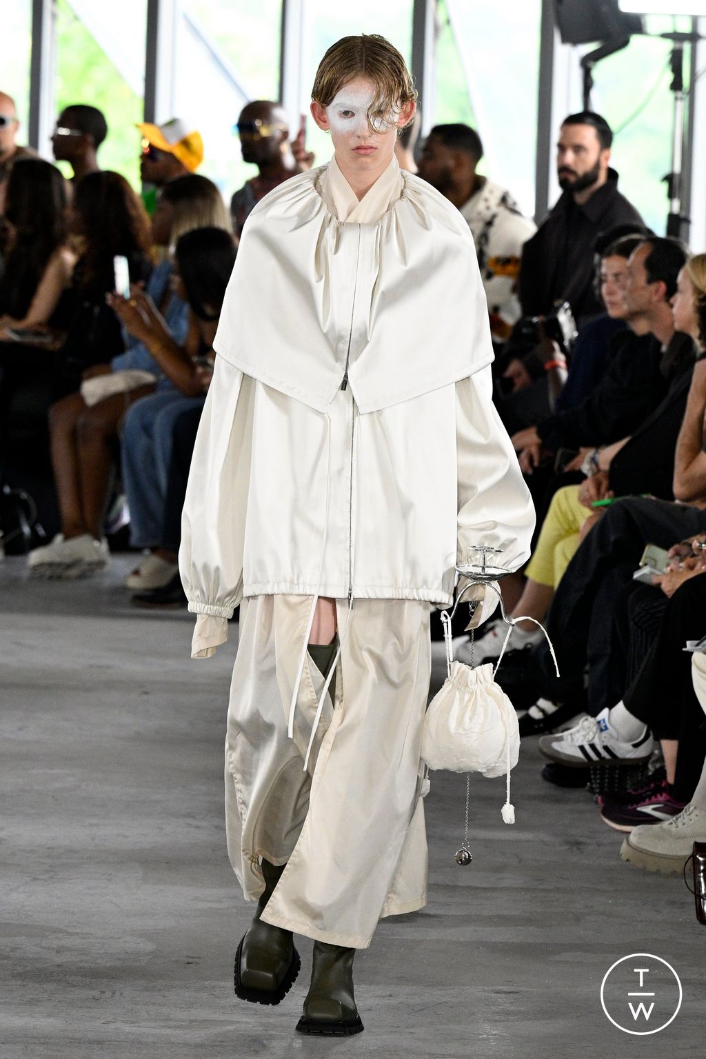 Fashion Week Paris Spring/Summer 2024 look 21 from the Sean Suen collection menswear