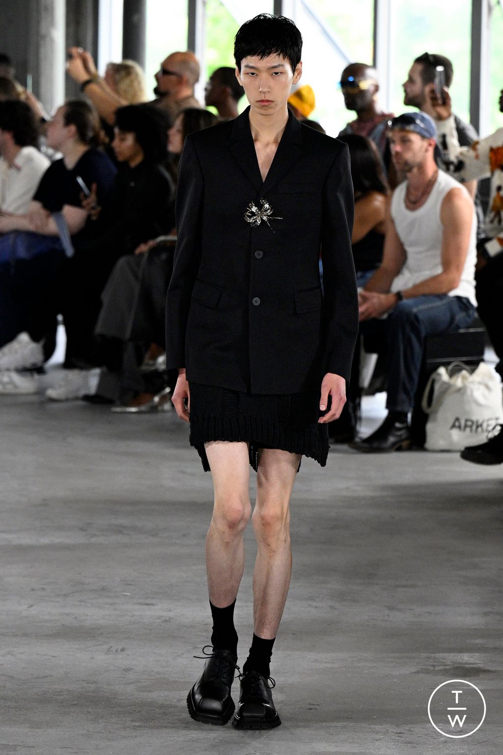 Fashion Week Paris Spring/Summer 2024 look 27 de la collection Sean Suen menswear