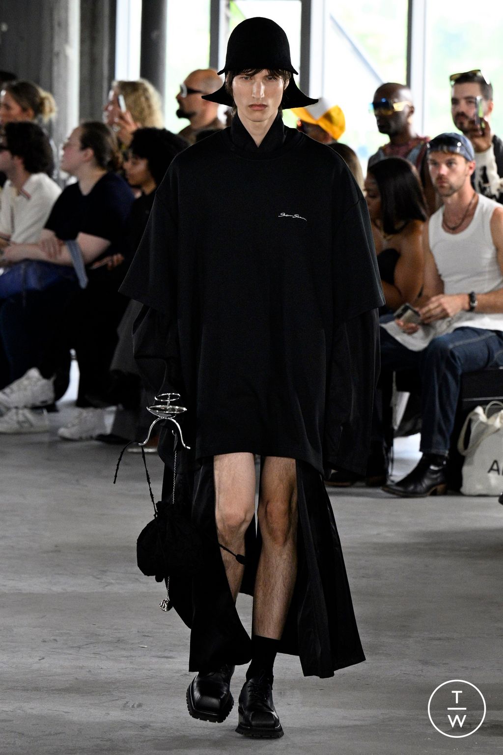 Fashion Week Paris Spring/Summer 2024 look 28 de la collection Sean Suen menswear