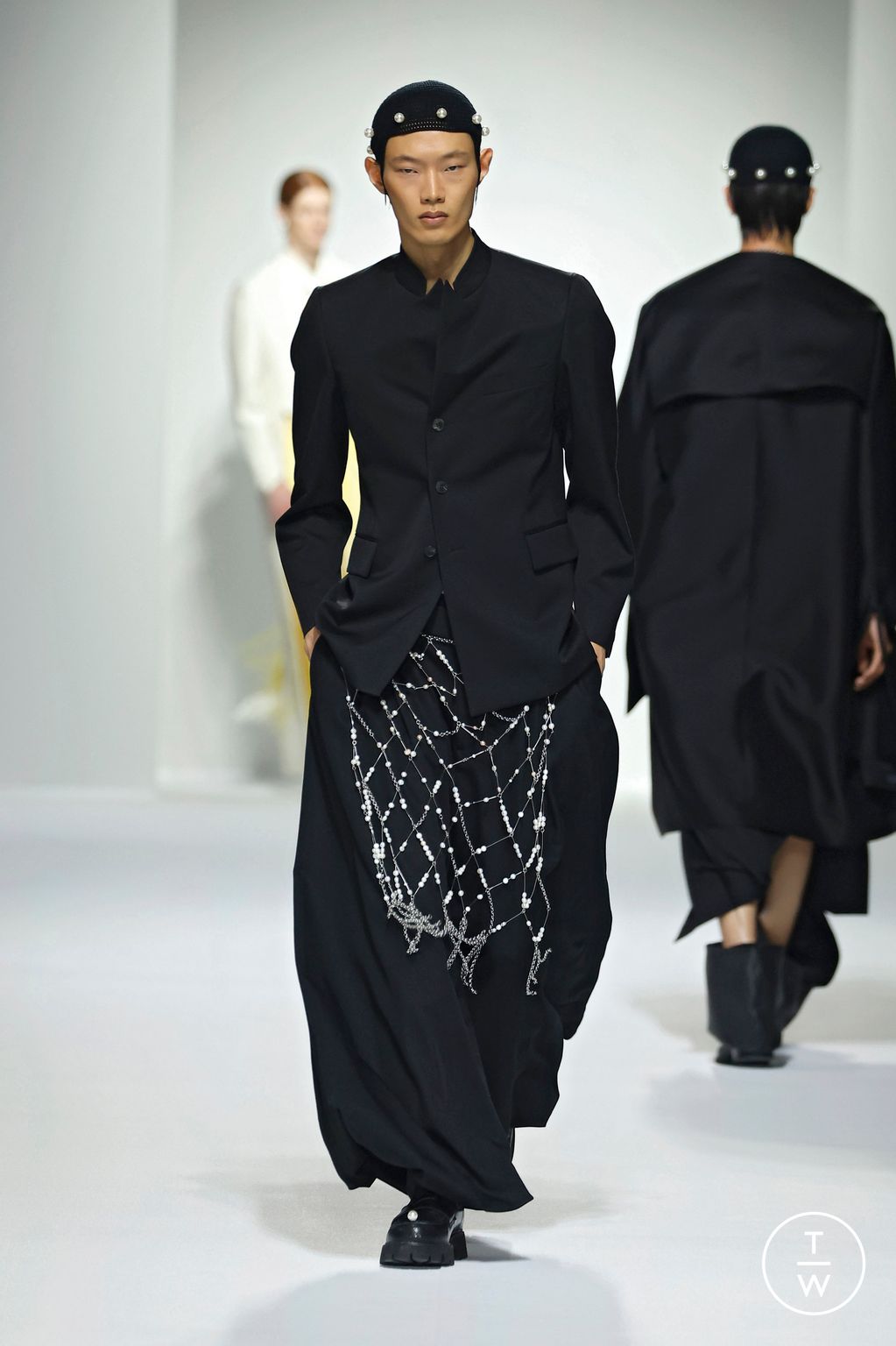 Fashion Week Paris Spring-Summer 2025 look 7 from the Sean Suen collection menswear