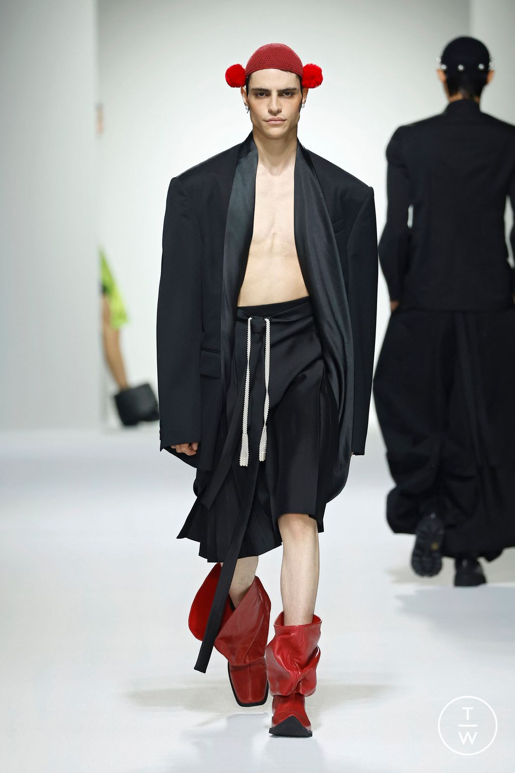 Fashion Week Paris Spring-Summer 2025 look 9 from the Sean Suen collection menswear