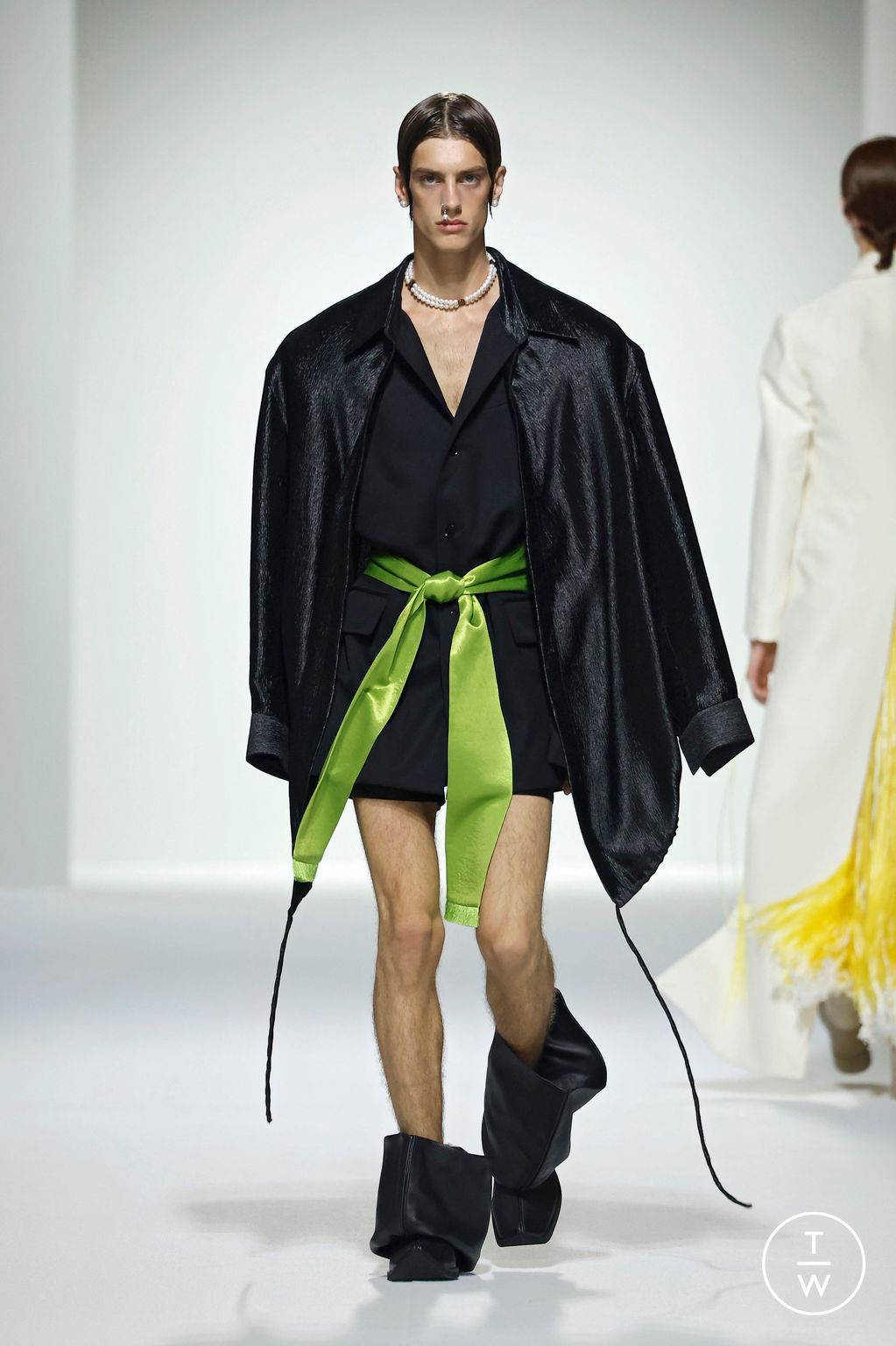 Fashion Week Paris Spring-Summer 2025 look 10 de la collection Sean Suen menswear