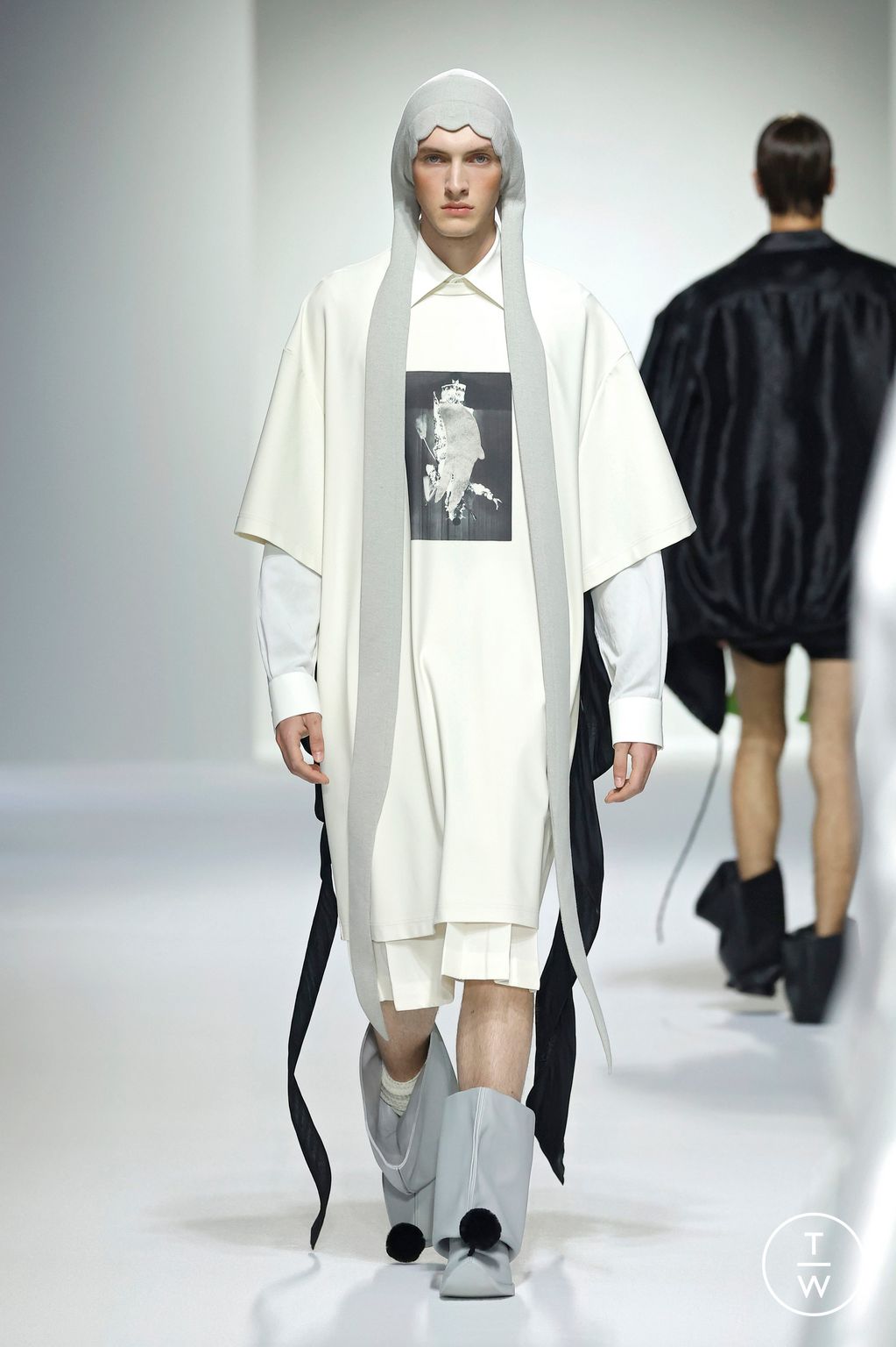 Fashion Week Paris Spring/Summer 2025 look 12 from the Sean Suen collection menswear