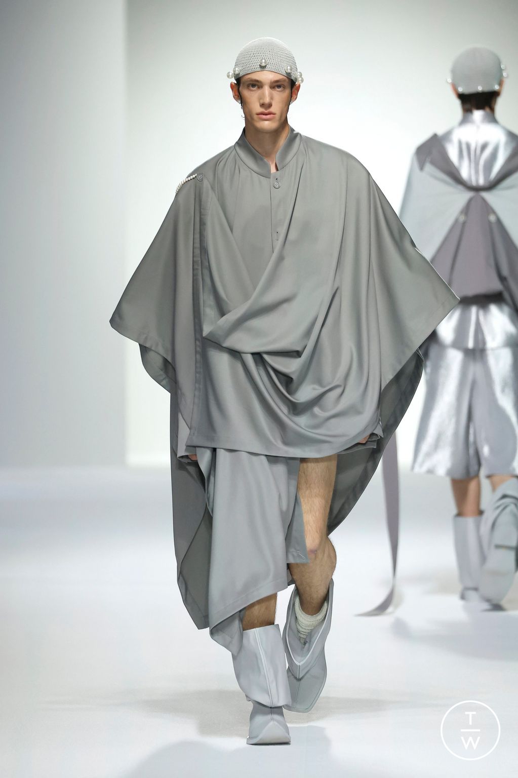 Fashion Week Paris Spring/Summer 2025 look 15 from the Sean Suen collection menswear