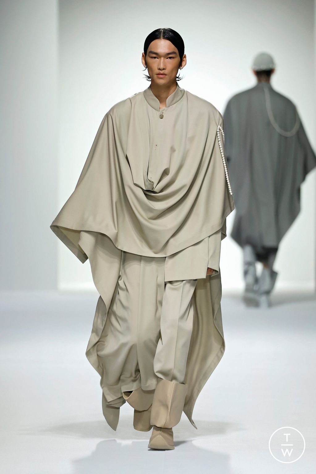 Fashion Week Paris Spring/Summer 2025 look 17 from the Sean Suen collection menswear