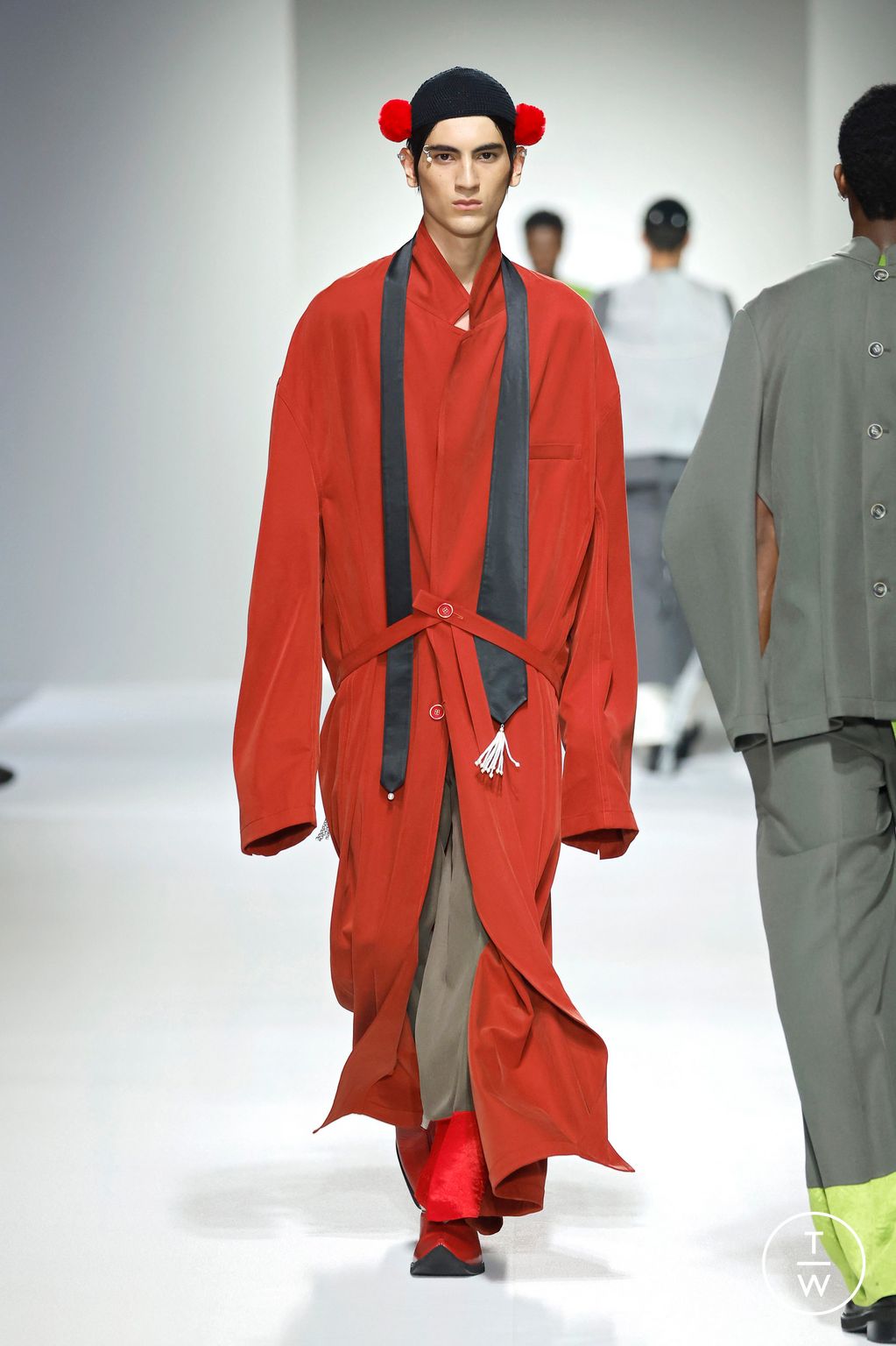 Fashion Week Paris Spring-Summer 2025 look 23 from the Sean Suen collection menswear