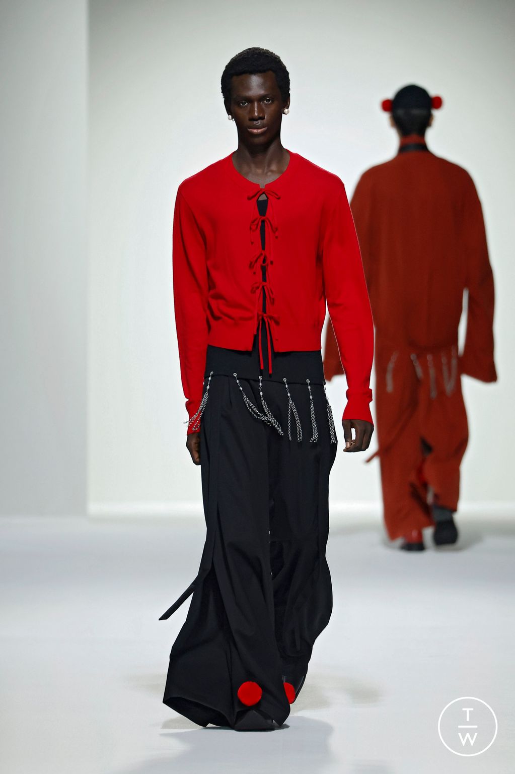 Fashion Week Paris Spring-Summer 2025 look 25 from the Sean Suen collection menswear
