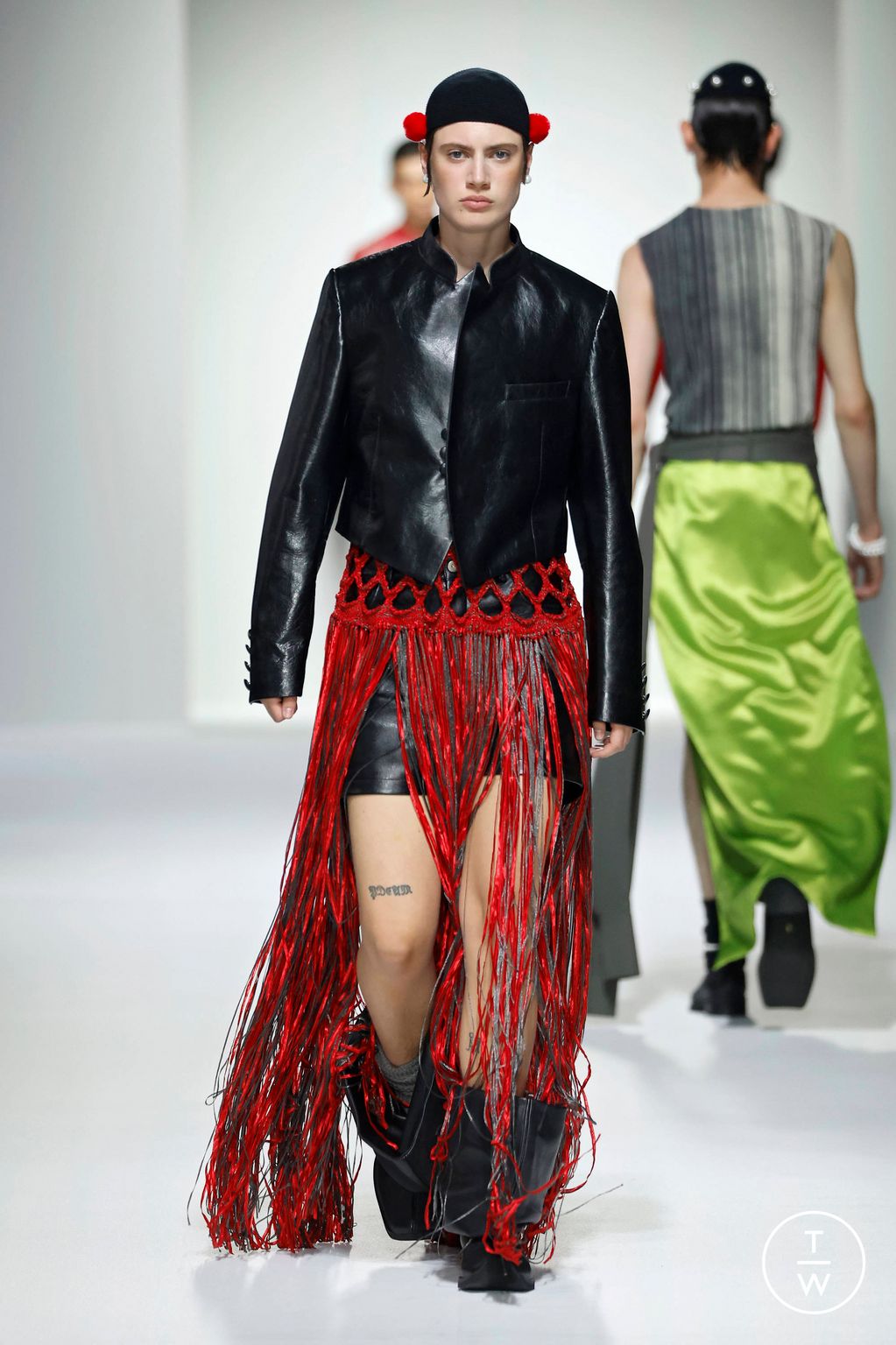 Fashion Week Paris Spring-Summer 2025 look 27 from the Sean Suen collection 男装