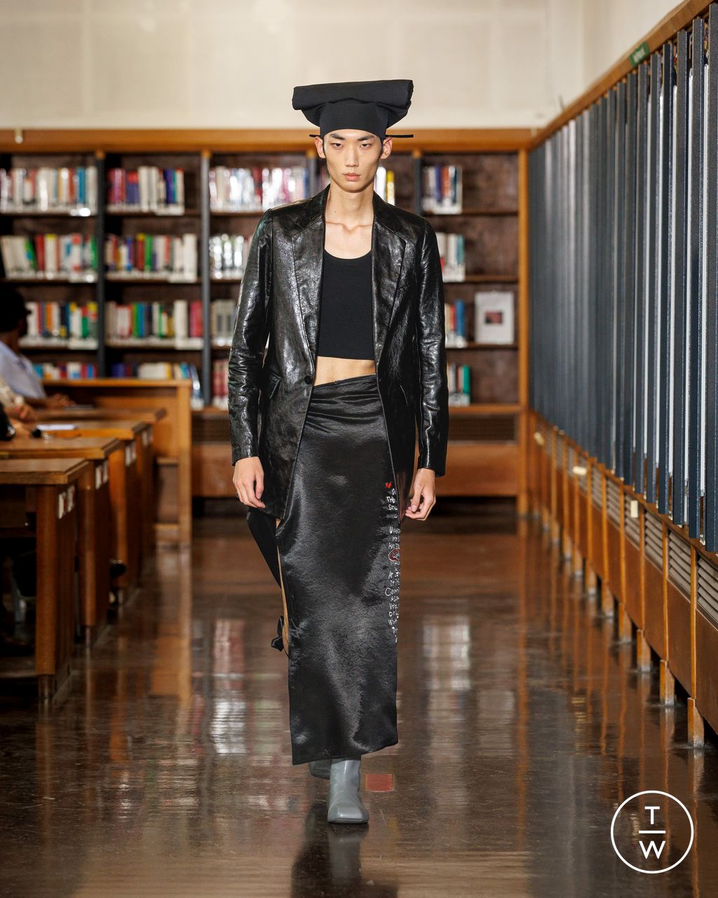 Fashion Week Paris Spring/Summer 2026 look 26 from the Sean Suen collection menswear