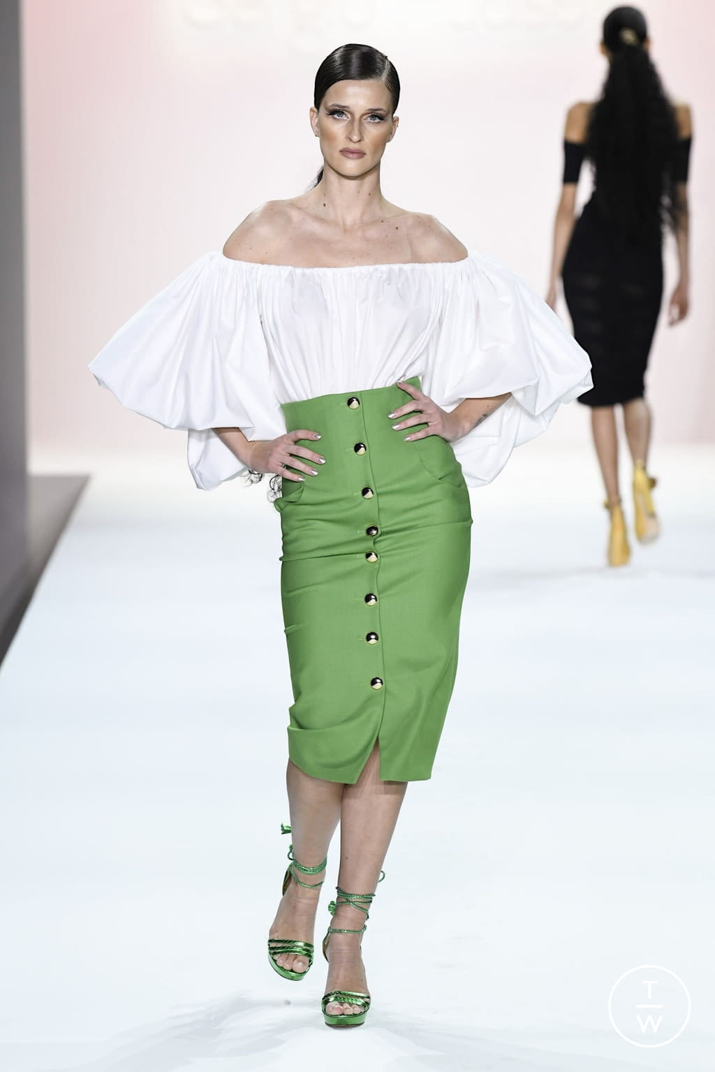 Fashion Week New York Spring/Summer 2022 look 32 from the Sergio Hudson collection 女装