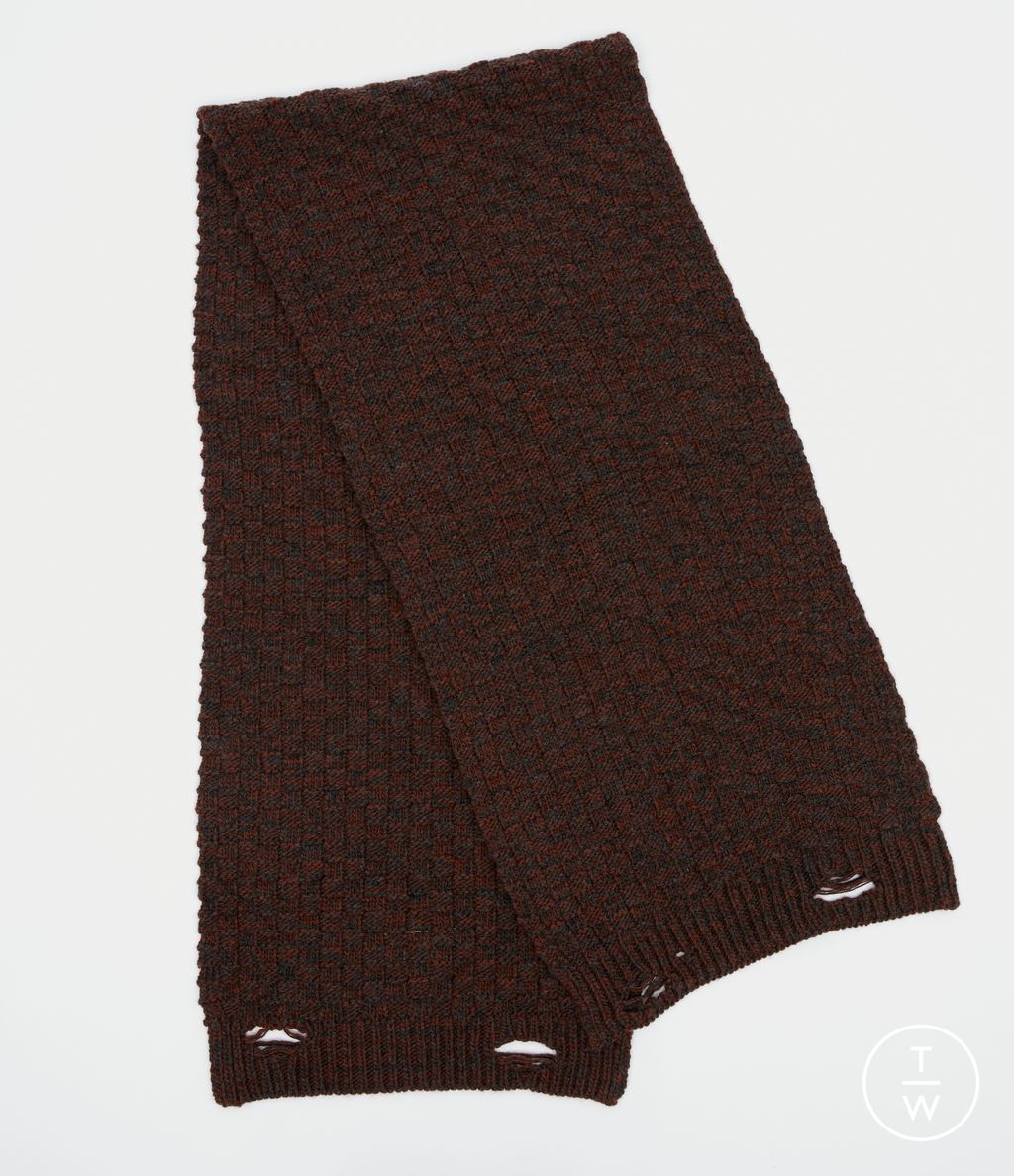 Fashion Week Florence - Pitti Fall/Winter 2025 look 30 de la collection MM6 Maison Margiela menswear accessories