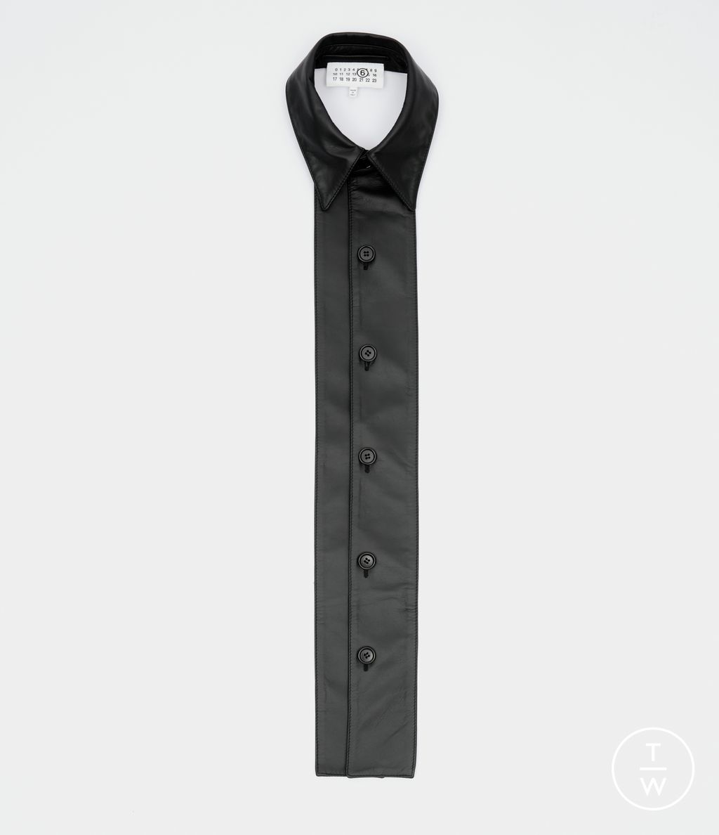 Fashion Week Florence - Pitti Fall/Winter 2025 look 31 from the MM6 Maison Margiela collection menswear accessories